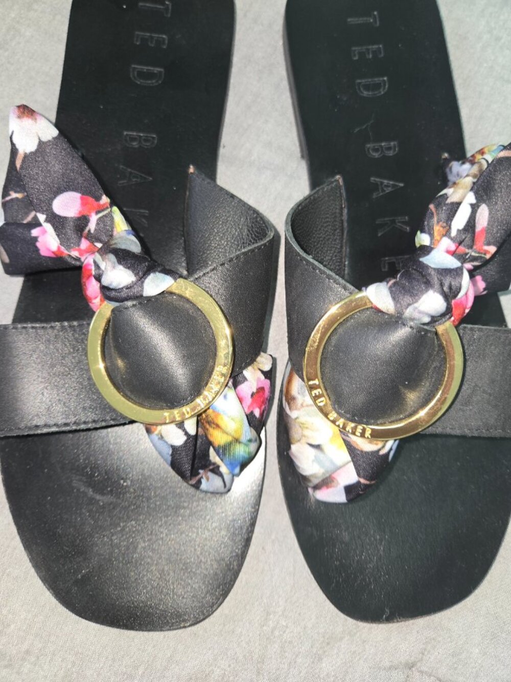 Ted Baker London Black Floral Scarf Ring Slide Sandals EU 39 US 8.5-9 - Picture 5 of 5